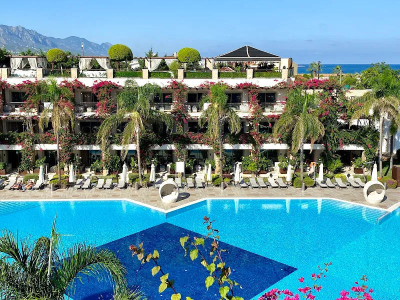 Cratos Premium Hotel