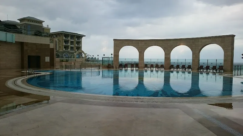 Rocks Hotel & Casino