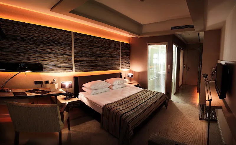 Cratos Premium Hotel