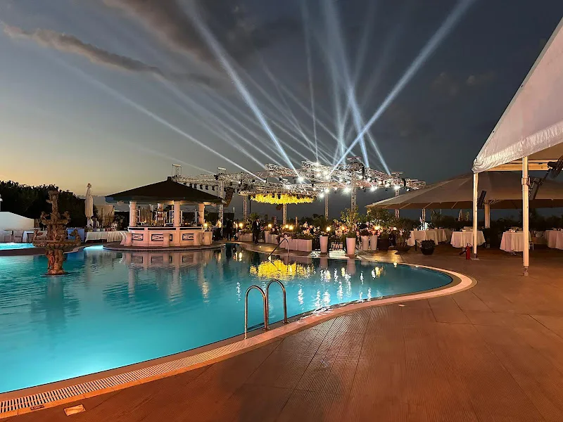 Rocks Hotel & Casino
