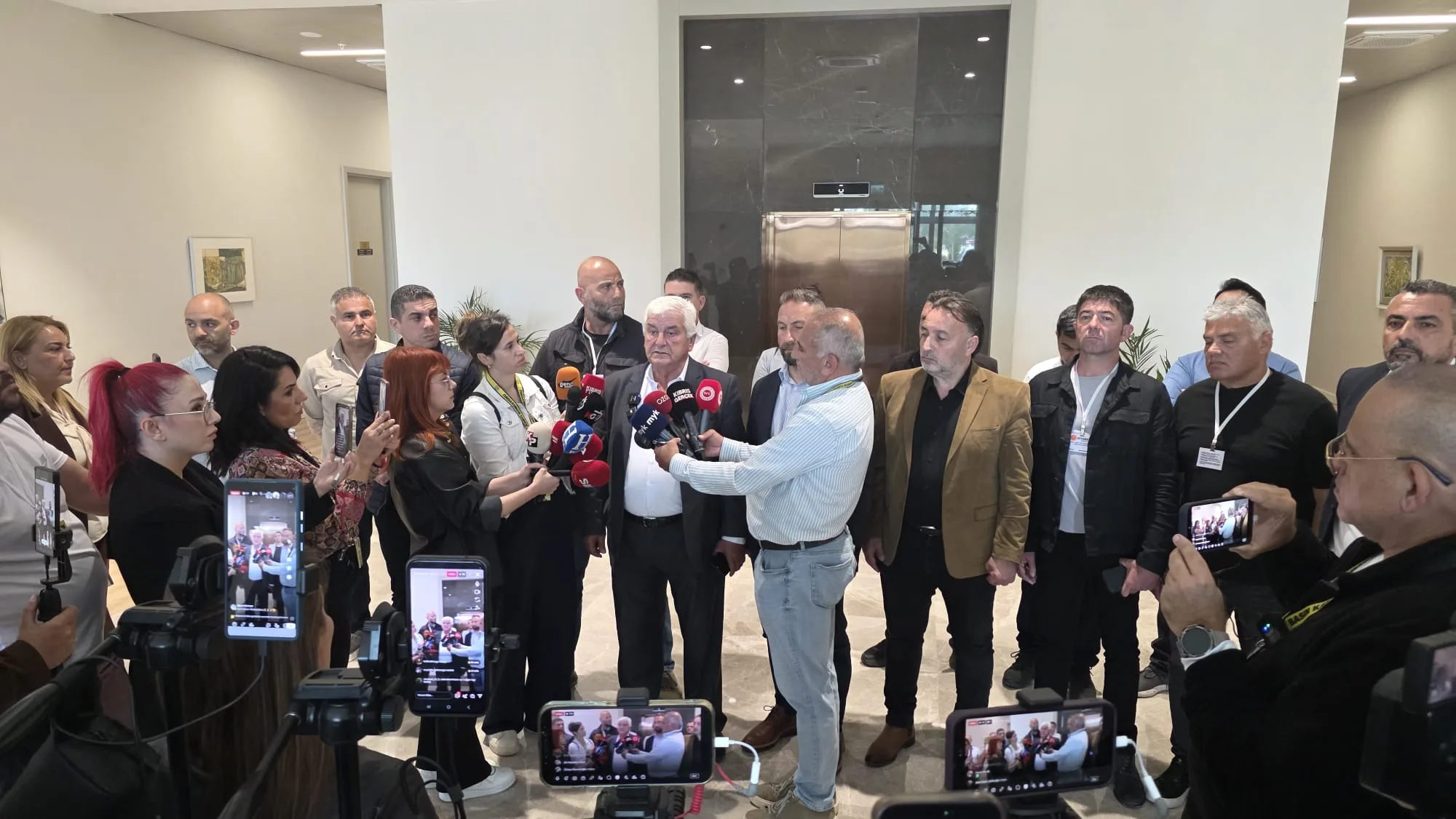 Sendikacılar Meclis'teydi...Bıçaklı: “Bizim istediğimiz de tasarının komiteye çekilmesiydi"