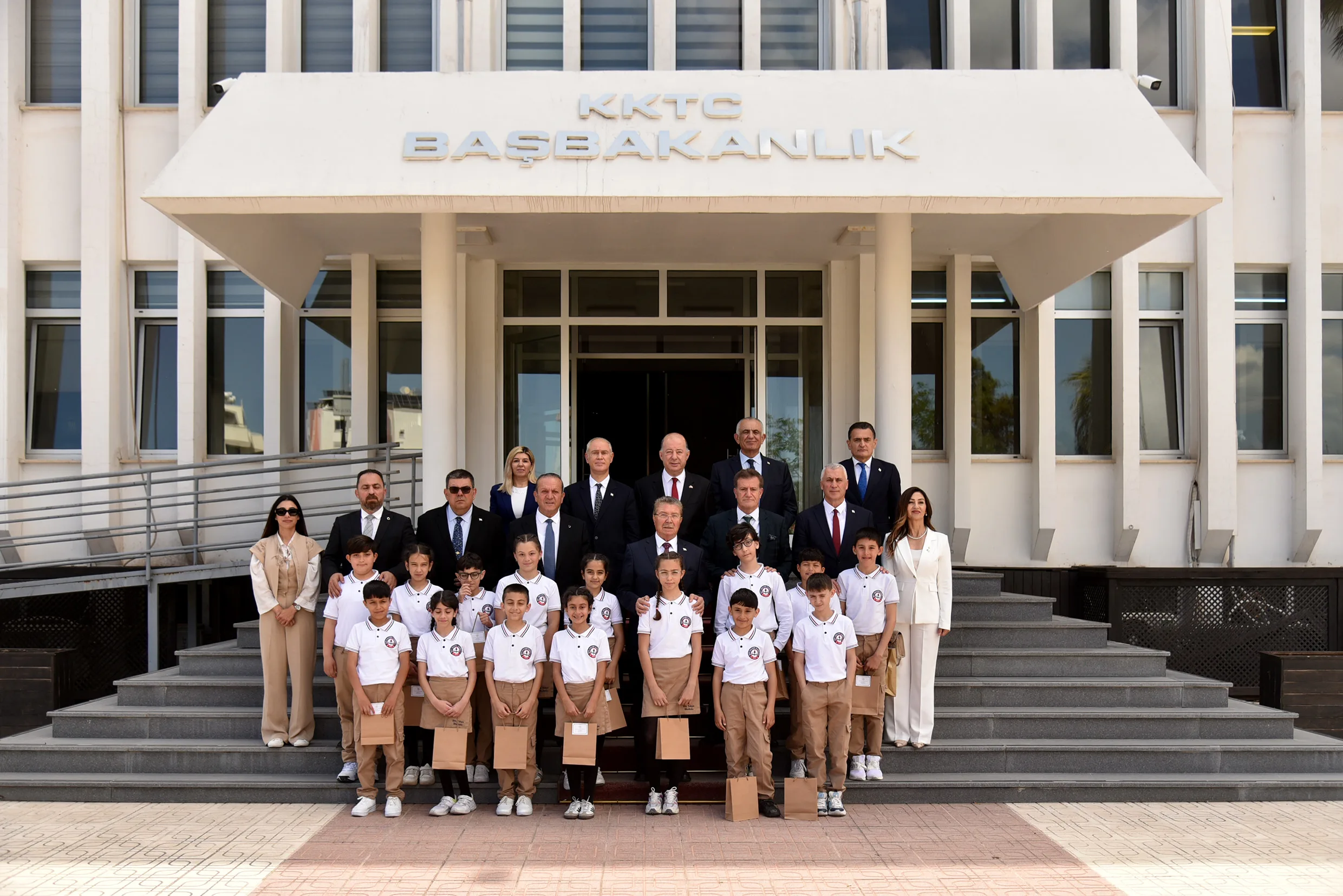 Başbakan Üstel, “Ülkemizin geleceğini şekillendirecek çocuklarımızı burada ağırlamaktan büyük mutluluk duyuyoruz”