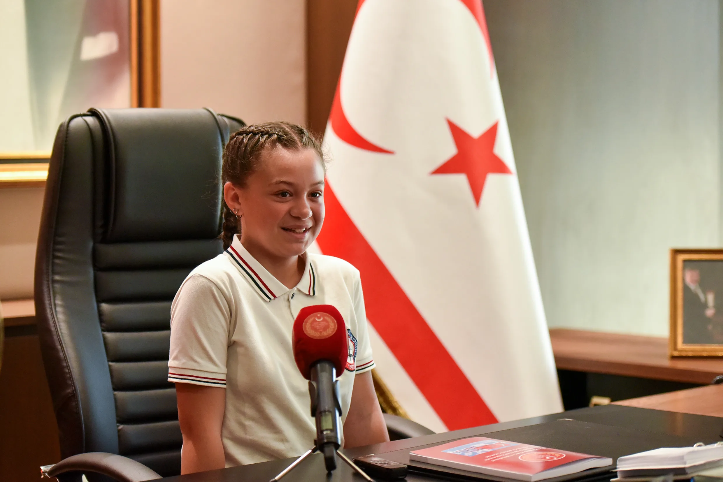 23 Nisan Ulusal Egemenlik ve Çocuk Bayramı... Öztürkler, makamını Şht. Yalçın İlkokulu öğrencisi Rana Dalay'a devretti