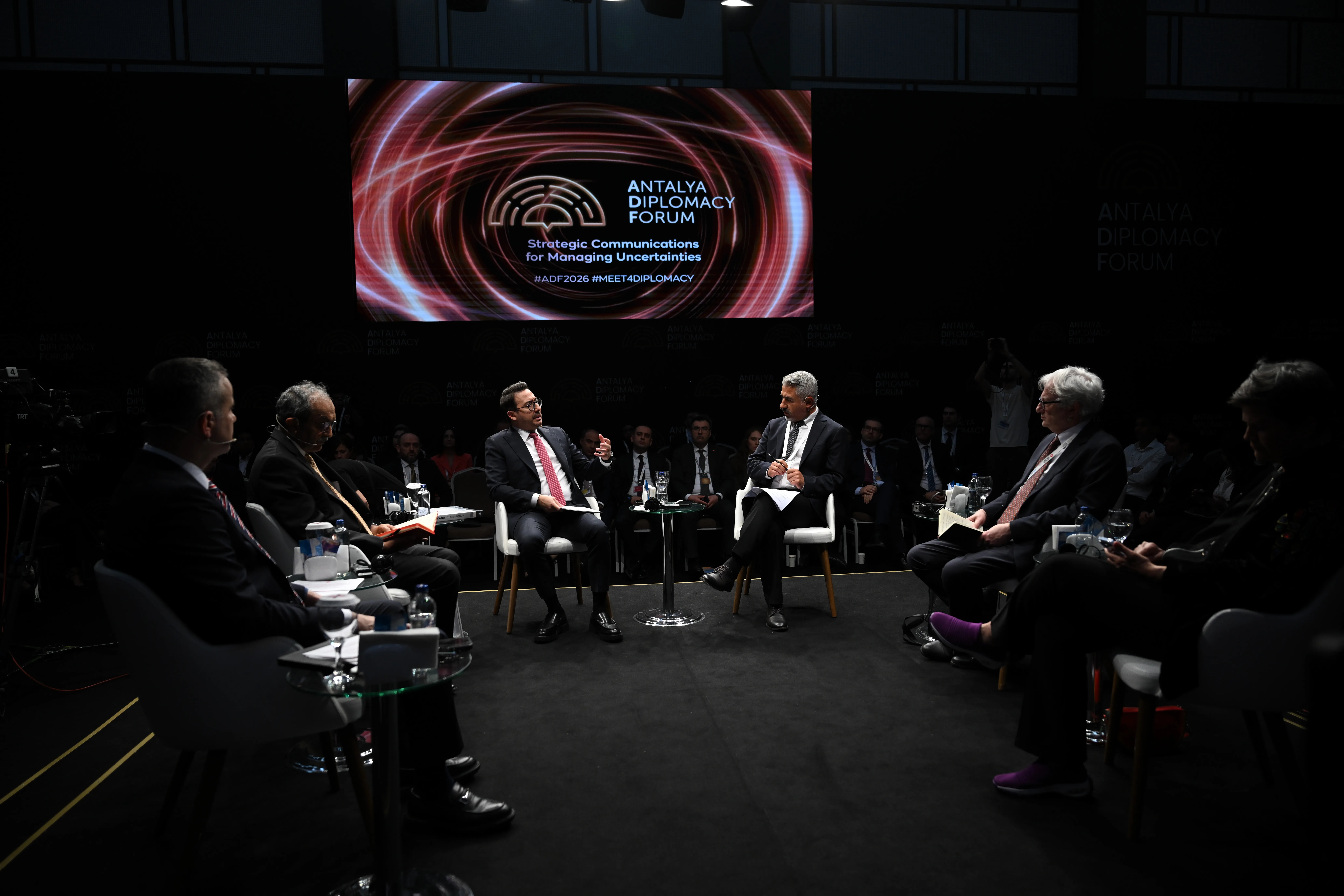 Antalya Diplomasi Forumu kapsamında "Belirsizliklerin Yönetilmesinde Stratejik İletişim" paneli düzenlendi