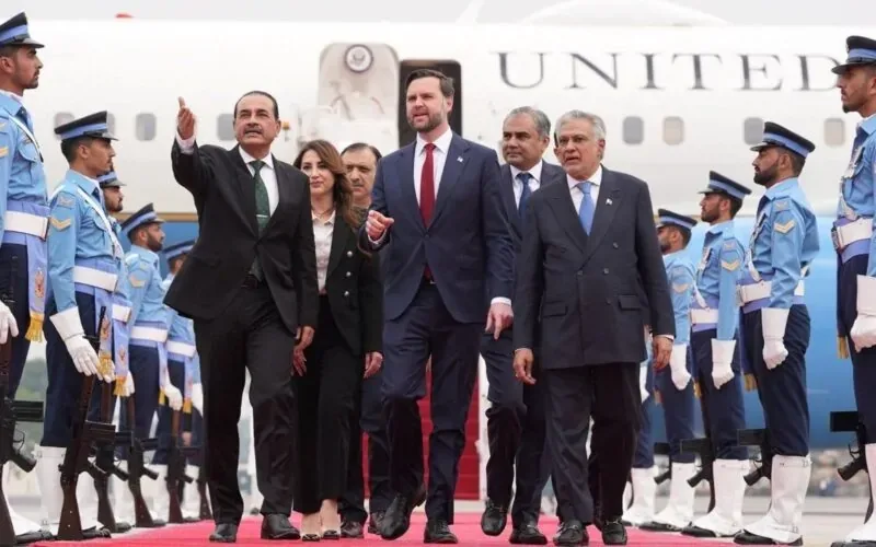 Pakistanlı kaynaklar: "İran ile müzakereler için ABD'li heyeti taşıyan 2 uçak İslamabad'a indi"