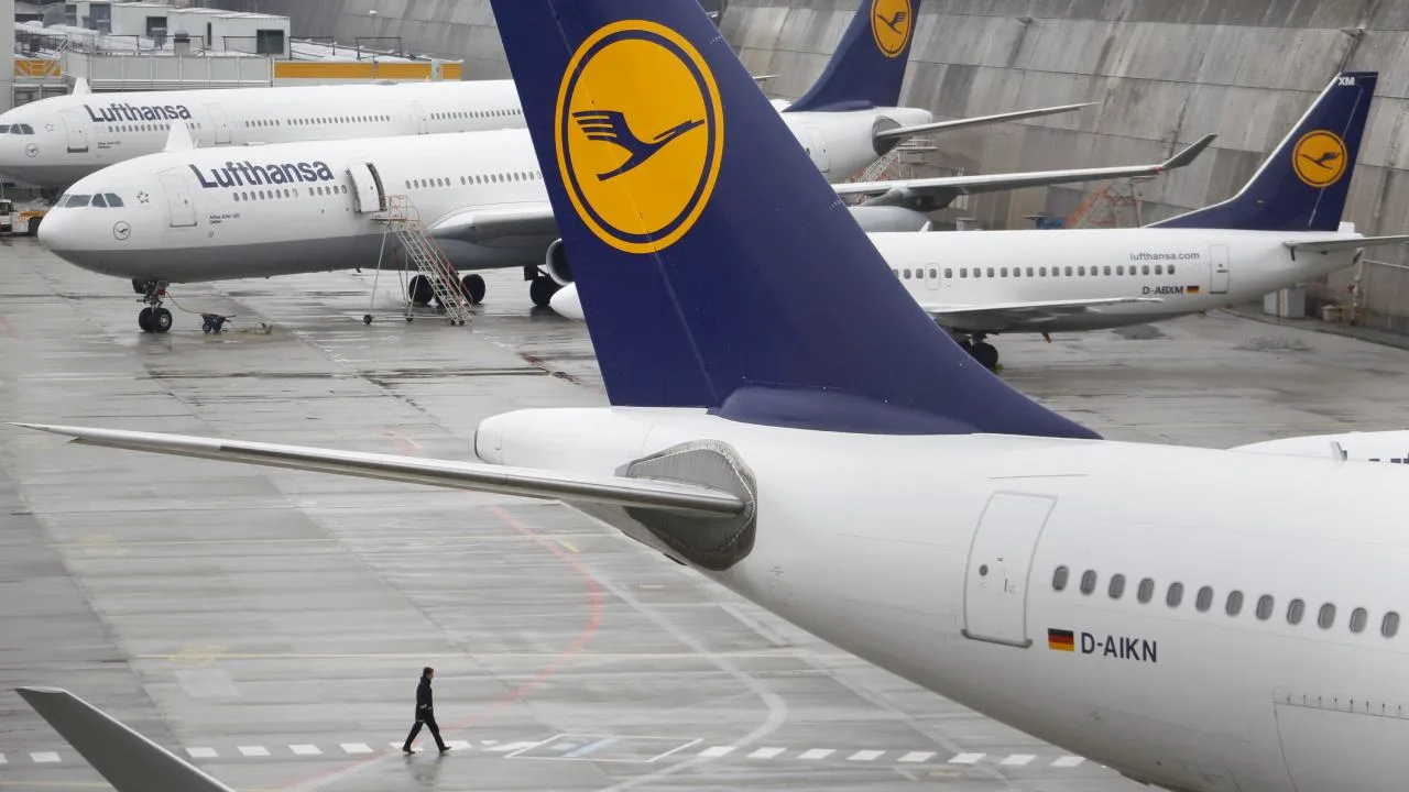 Jet yakıtı krizi: Lufthansa 20 bin uçuşu iptal edecek