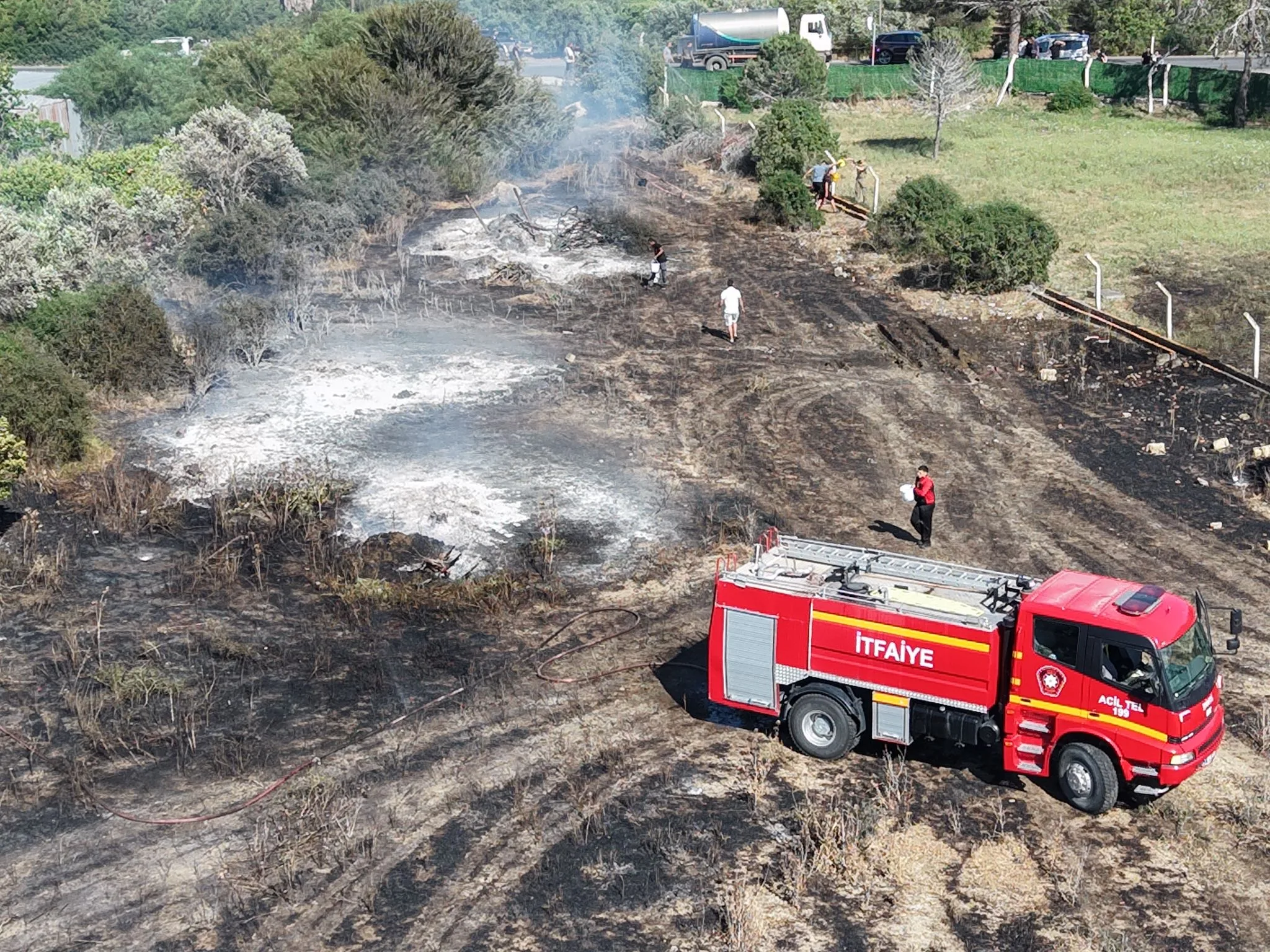 Güzelyurt - Kalkanlı’da yangın…30 dönümlük alandaki kuru otlar, 10 dönüm biçilmemiş buğday ve ağaçlar yandı