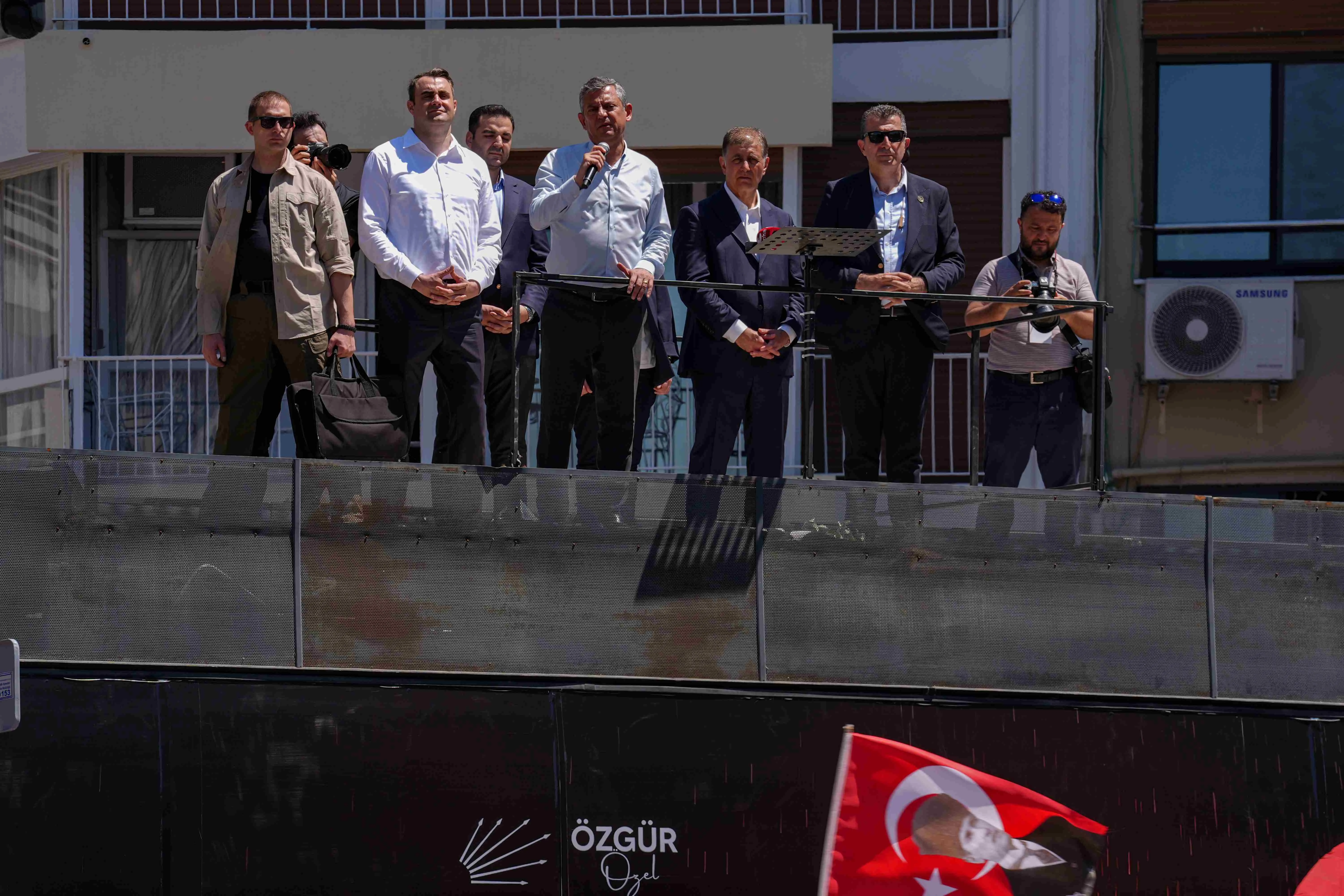Özgür Özel’den Kılıçdaroğlu'na çağrı:  "2 milyon CHP'li genel başkanı seçsin”